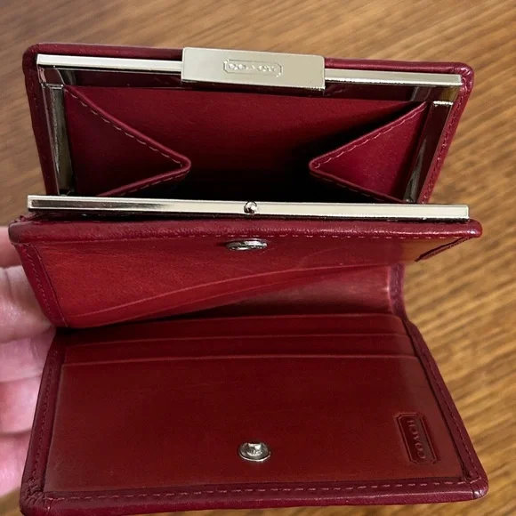 NWOT COACH LEATHER WALLET - Picture 6 of 6